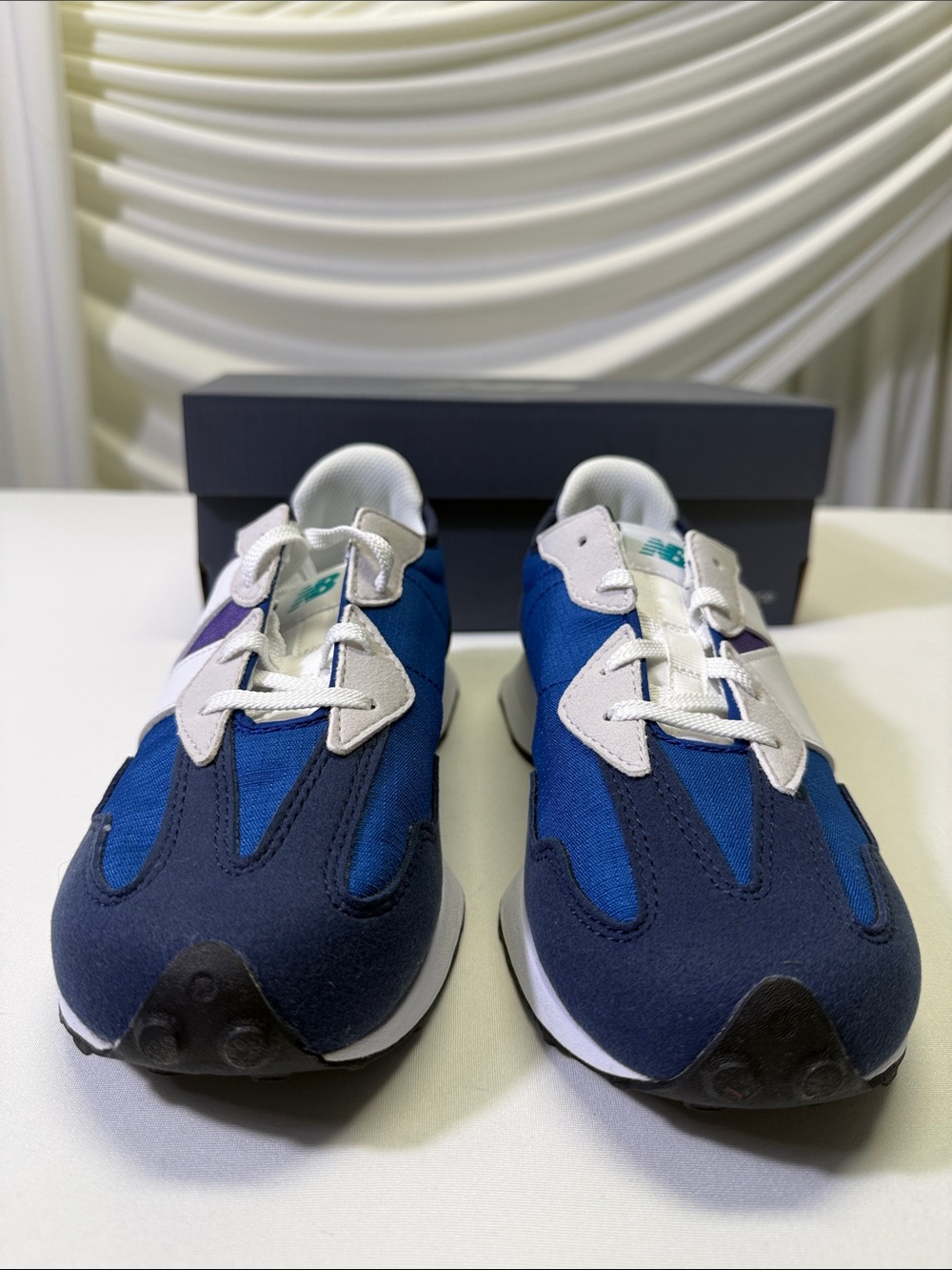 New Balance 327 (Youth Size 6; Women’s Size 38.5) - Picture 4 of 5